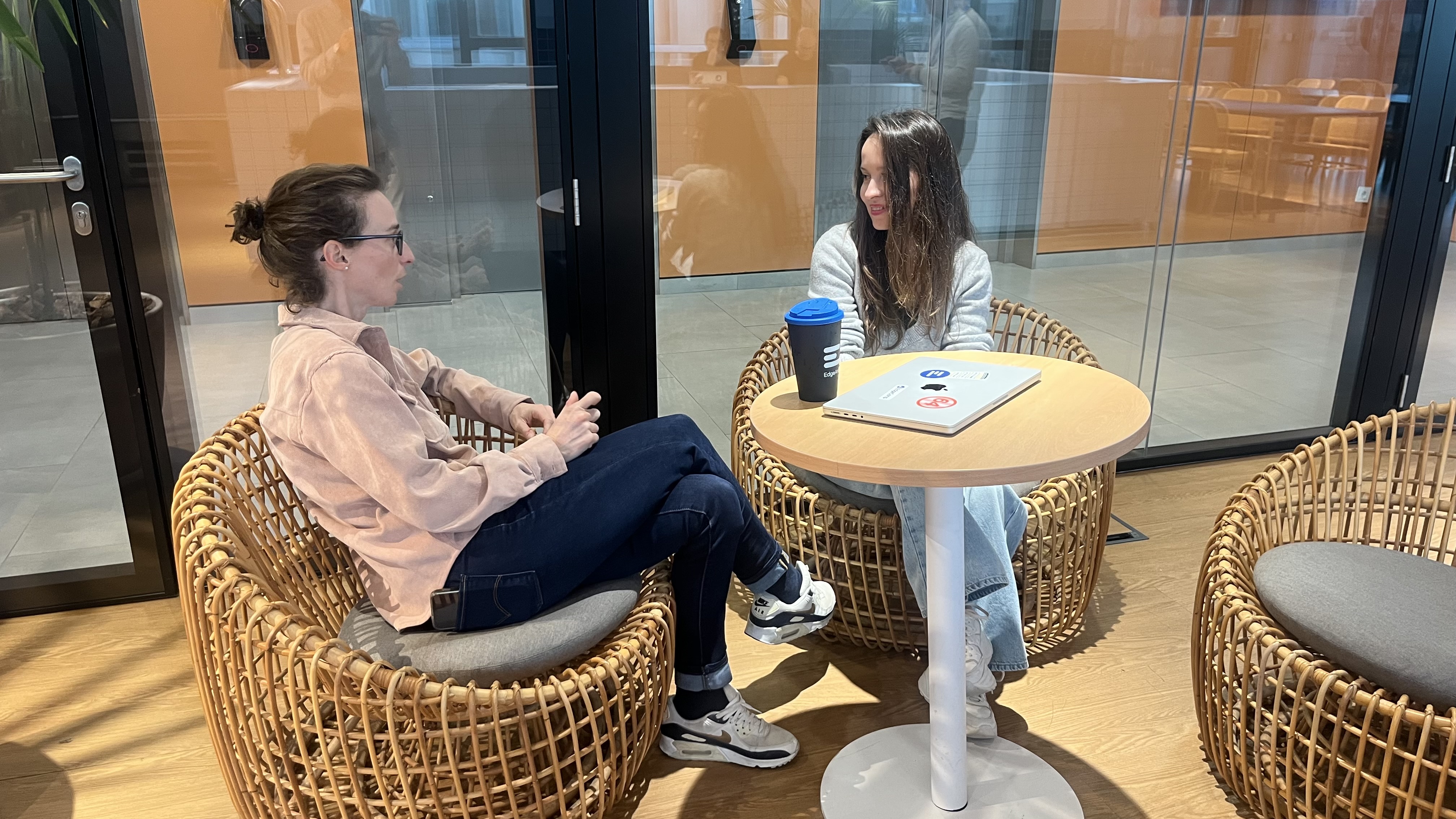 Pause café dans le lounge