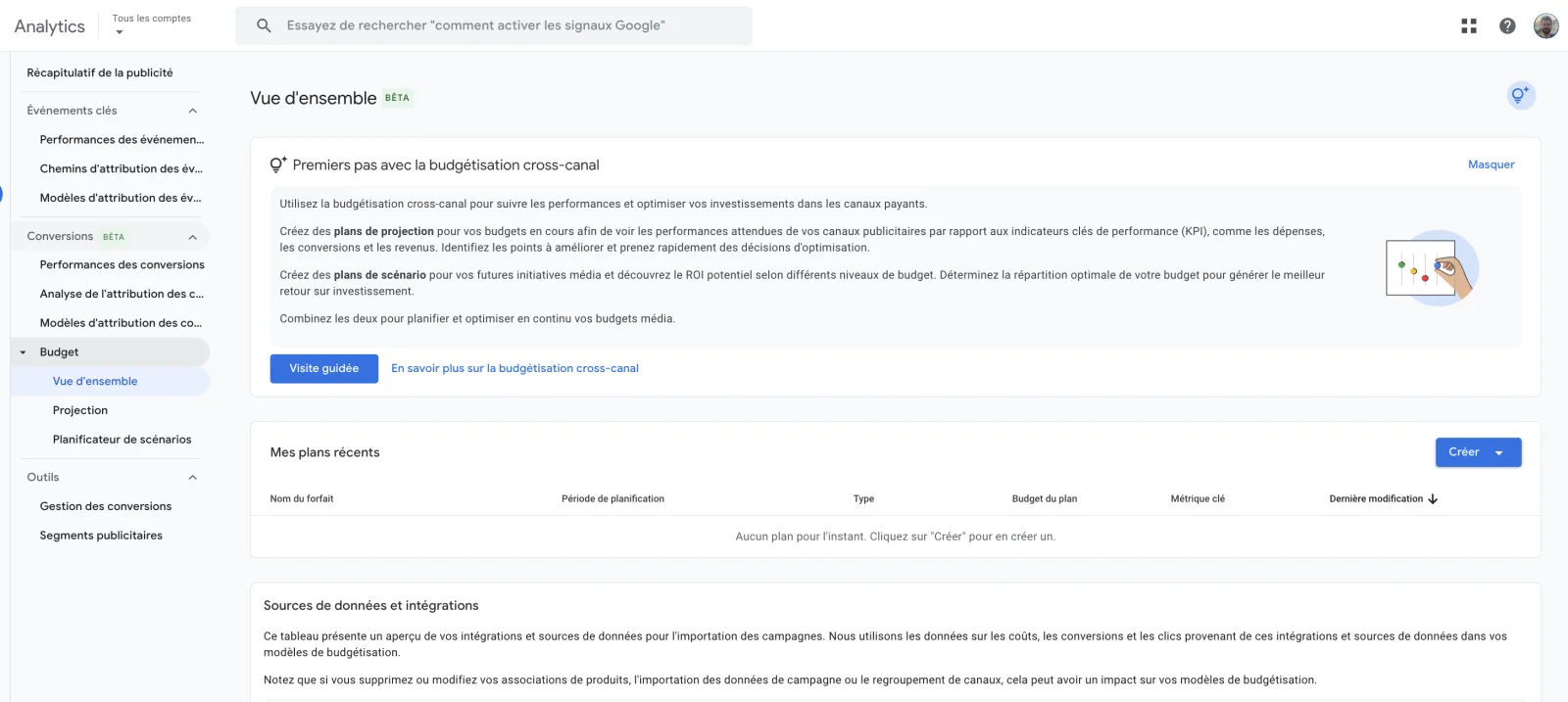 Vue d'ensemble de la section Budgétisation cross-canal dans Google Analytics, avec le menu Budget (Vue d'ensemble, Projection, Planificateur de scénarios)